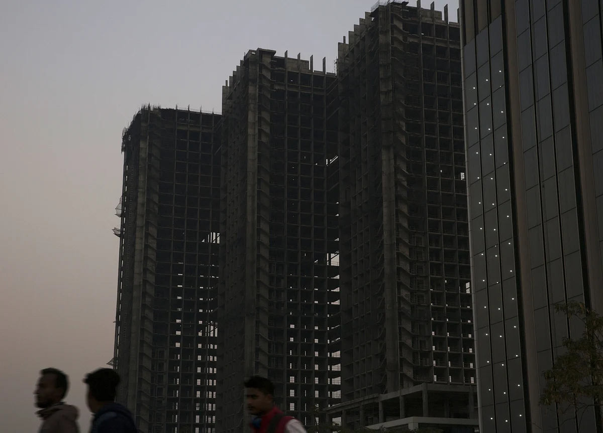 Realtors Start Construction In Gurugram, Waiting For Permission In Noida