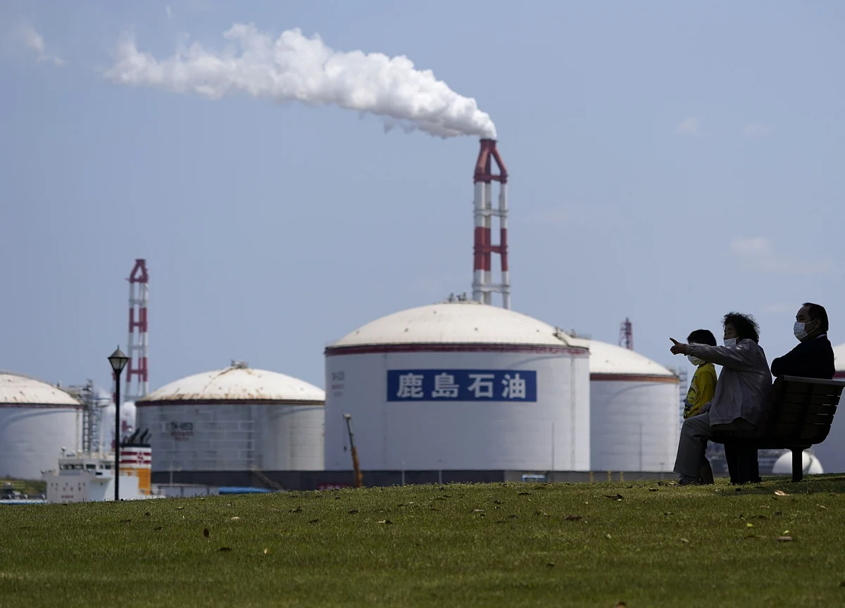 IEA Sees Oil Market Improving Amid Sharp Drop in Production