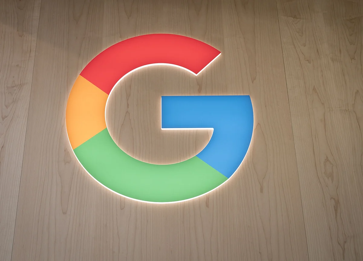 Ex-Google Engineer Who Became Right-Wing Hero Ends Suit Quietly