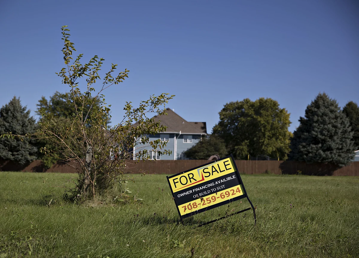 Sales of Previously Owned U.S. Homes Decline by Most Since 2010