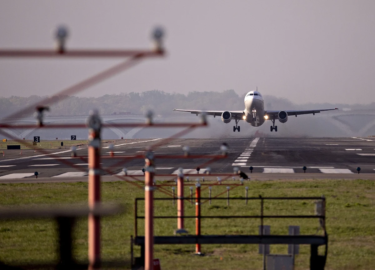 United Air to Slash Office Jobs by 30% After U.S. Aid Ends