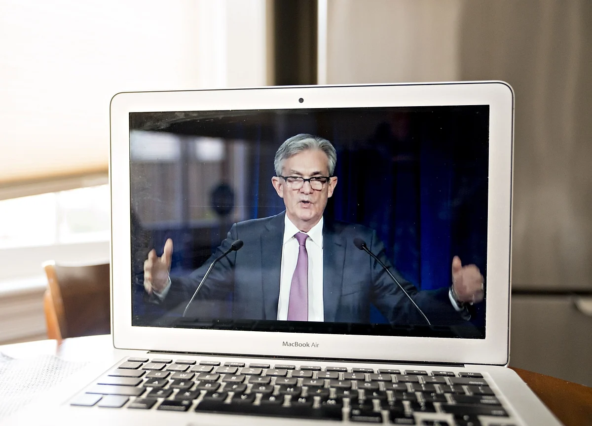 Powell Dodges Senators’ Efforts to Get Him to Take Side on Aid