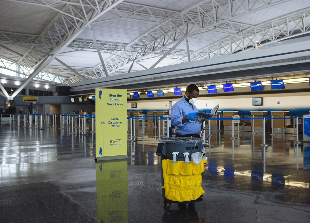 Airlines, Airports Seen Needing Costly Revamp for Virus Era