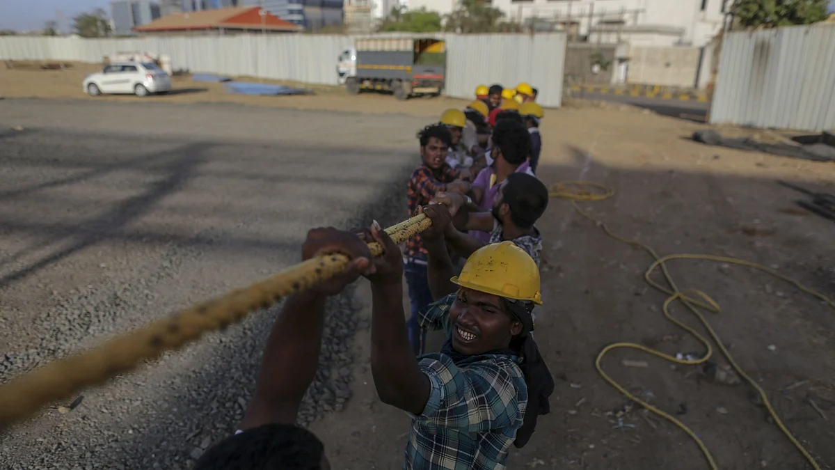 Workers labour at the Bandra Kurla Complex exhibition ground in Mumbai, on May 6, 2020. (Photographer: Dhiraj Singh/Bloomberg)