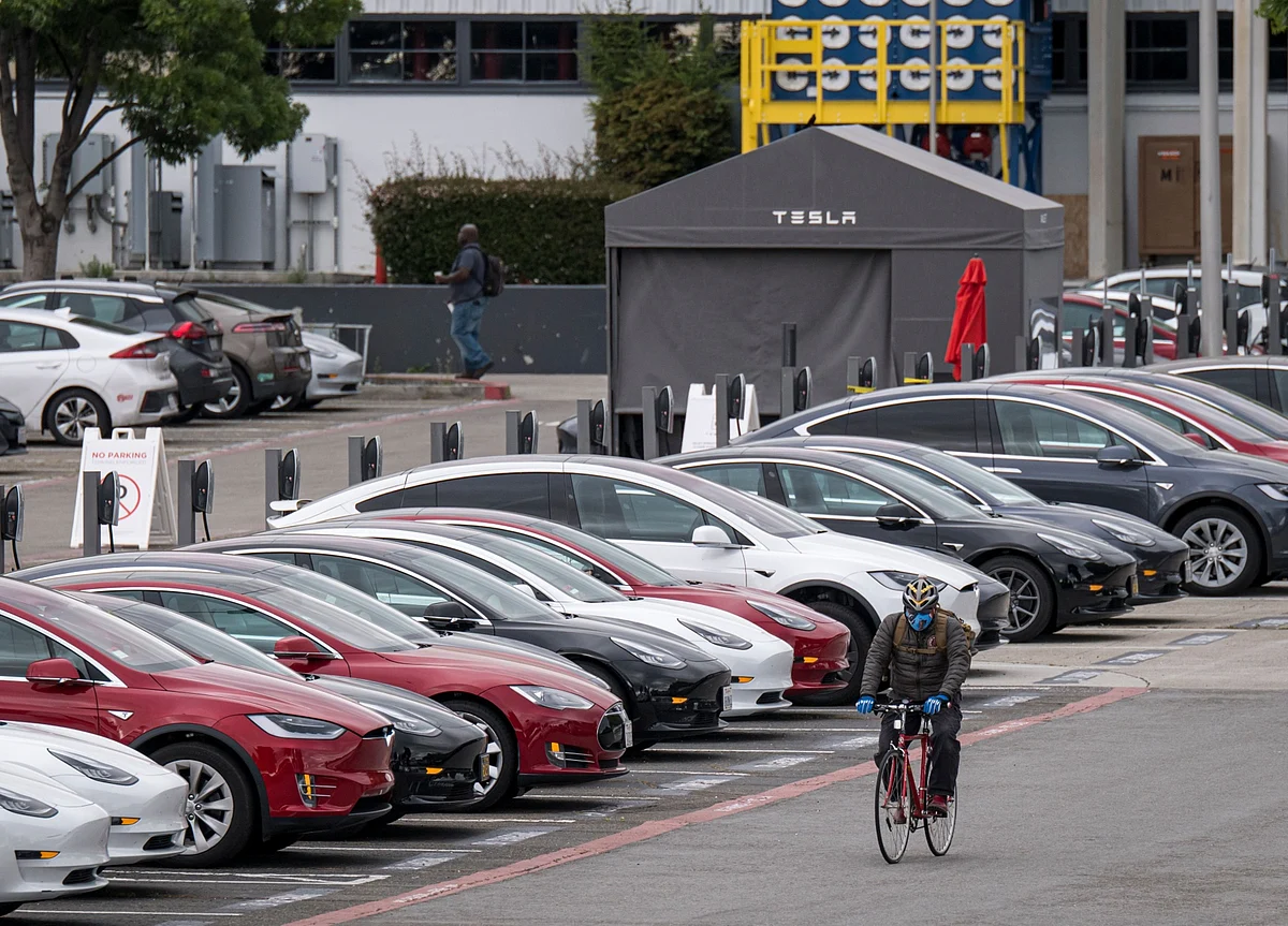 Tesla Reopens Plant and Now Says It Has County’s Approval