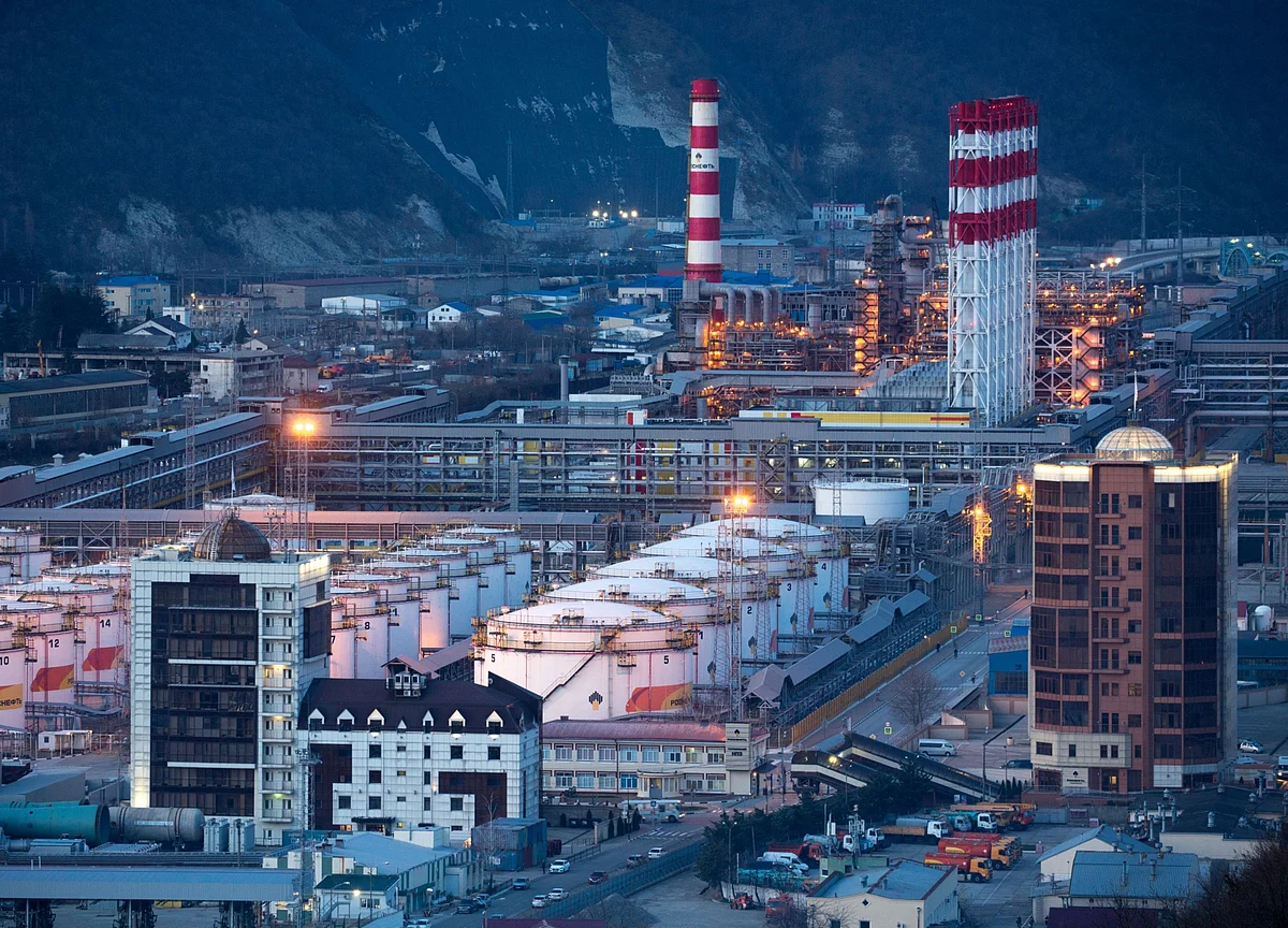 Russia Sees Oil Market Balance in June-July on OPEC+ Cuts