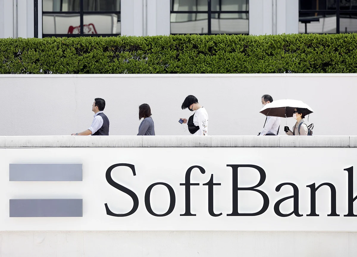 SoftBank’s First Vision Fund May Be Its Last After $18 Billion Loss