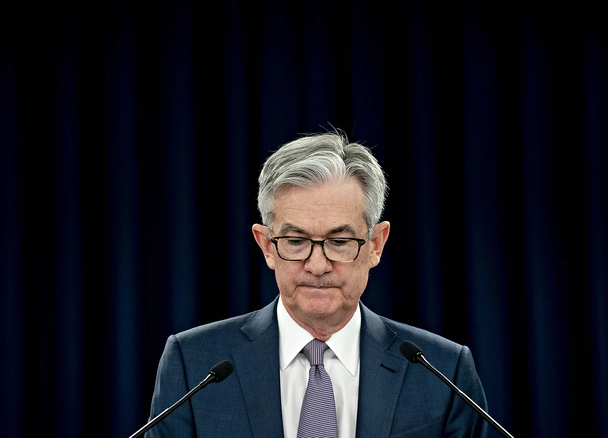 Powell Stays With Message of Uncertain Path for Recovery