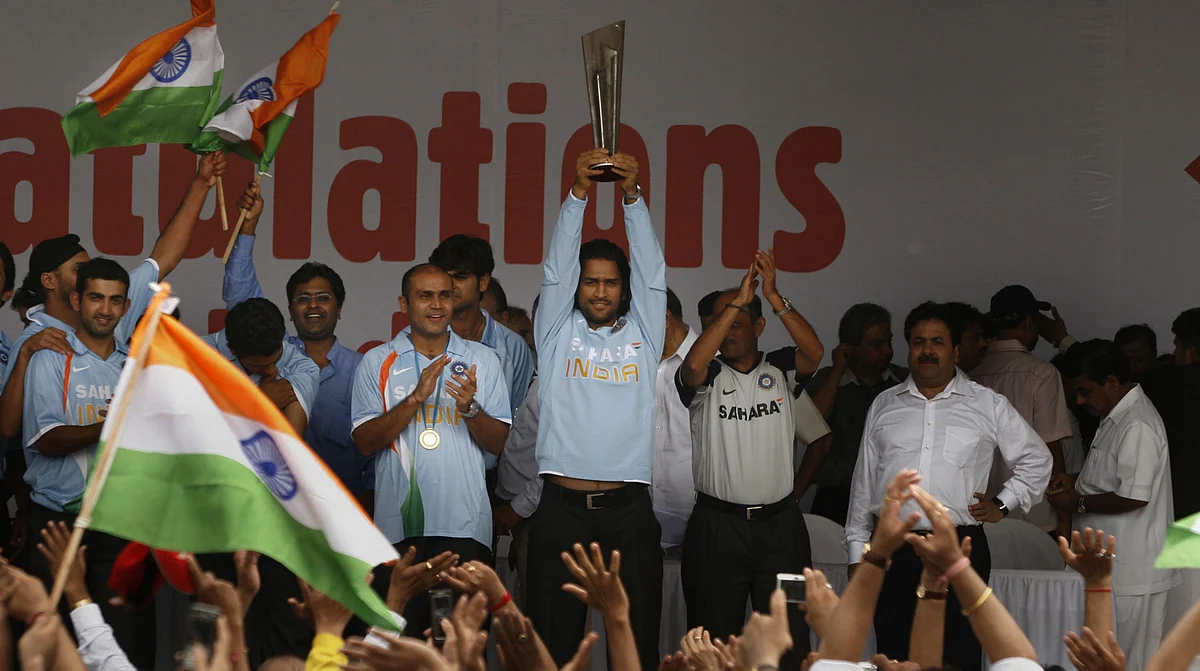 Mahendra Singh Dhoni, raises the inaugural ICC WorldT20 trophy, at a celebratory function in Mumbai, on Sept. 26, 2007. (Photographer: Prashanth Vishwanathan/Bloomberg News)
