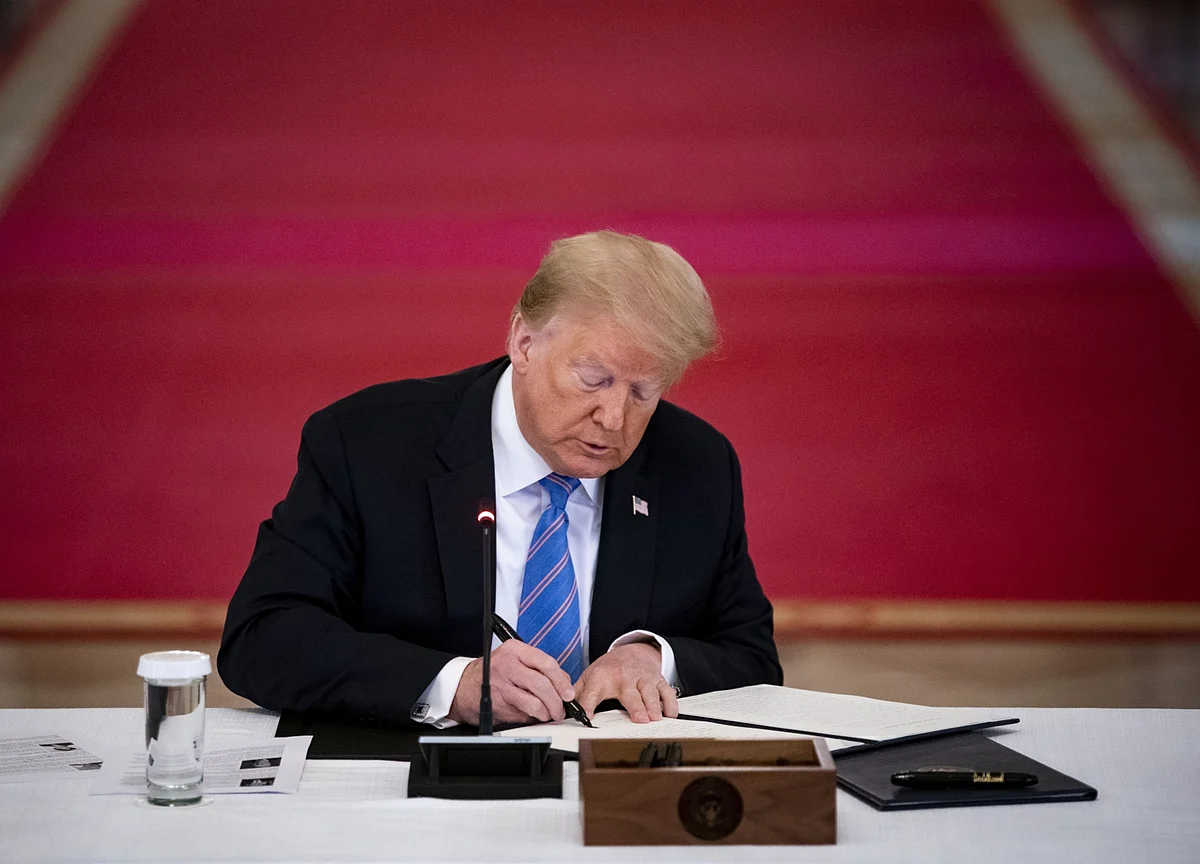 Trump Signs Order Vowing to Protect Statues From ‘Anarchists’