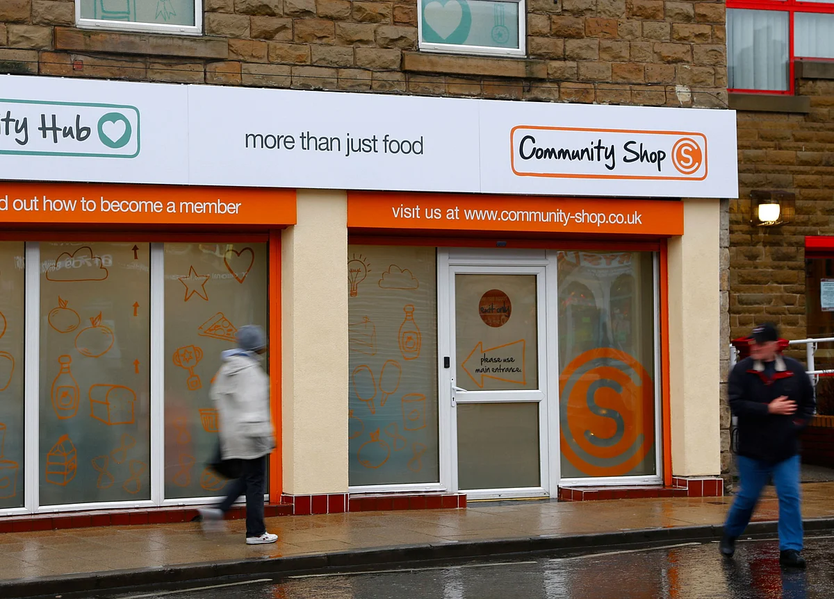 U.K. Low-Income Households Turn to Debt as Rich Save in Lockdown