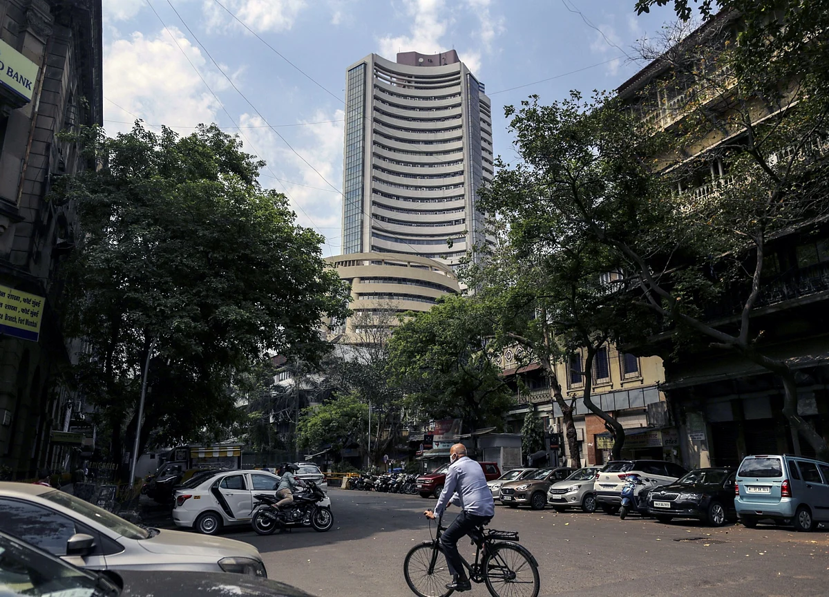 India Stocks Score Second Weekly Gain on Easing Lockdown