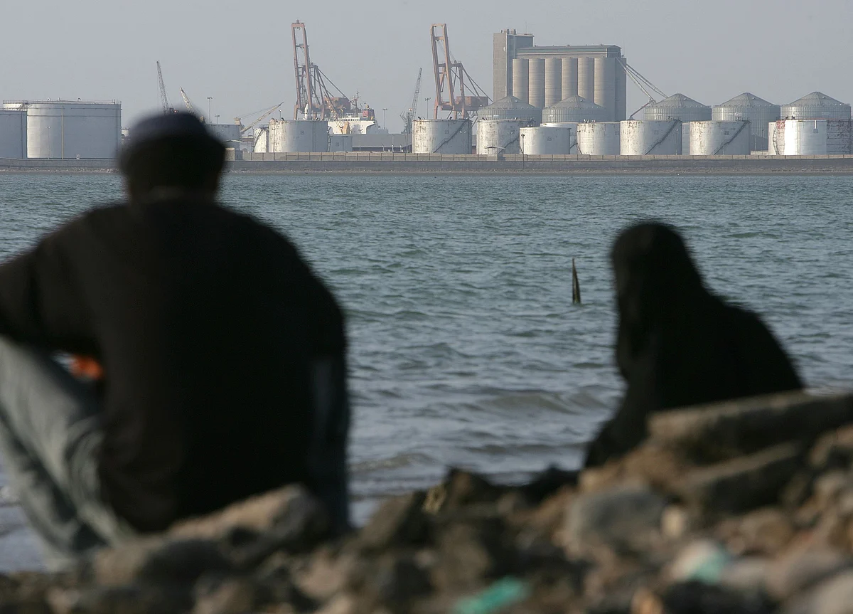 Oman Steps Up Plan for Middle East’s Biggest Oil-Tank Farm