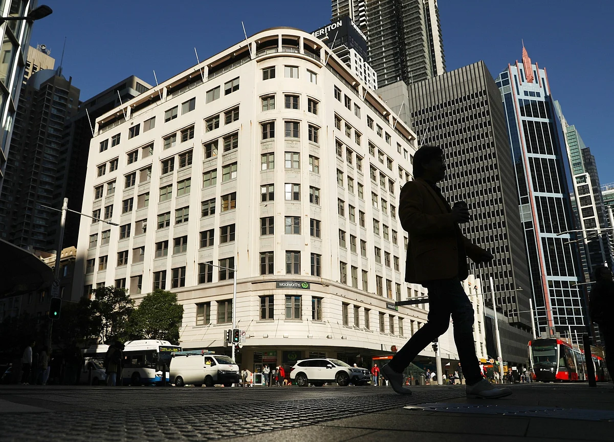 World Economy Crash Sparks Warning on Early Lifeline Withdrawal