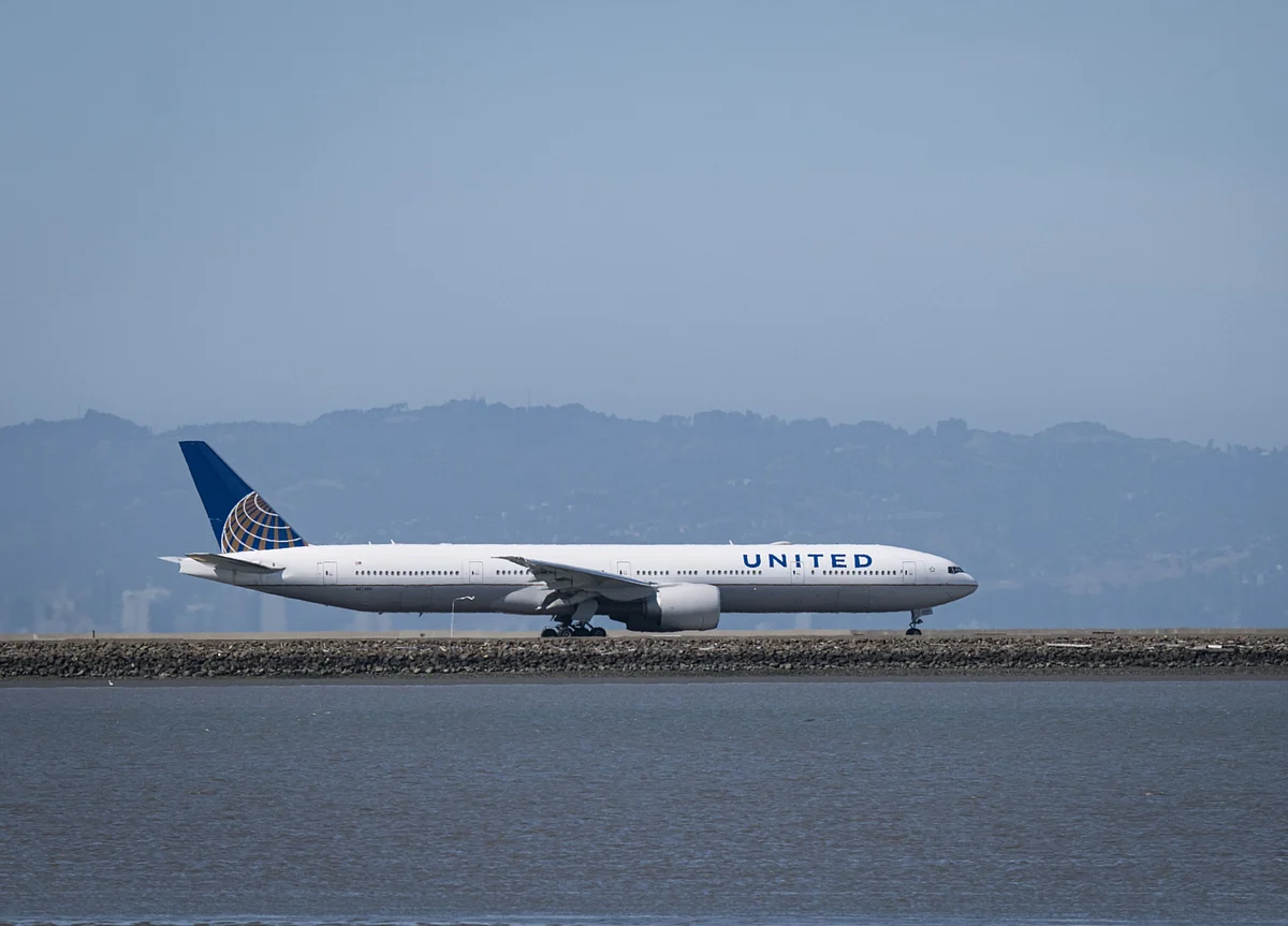 U.S. Airlines Object to China’s Once-a-Week Flight Limit