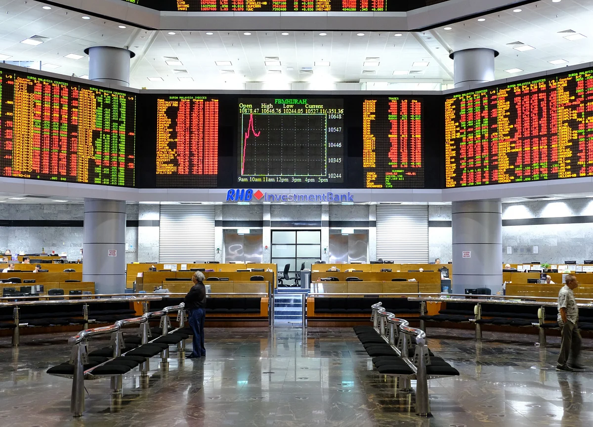 Fidelity Pares Overweight Position in India Stocks Amid Slowdown