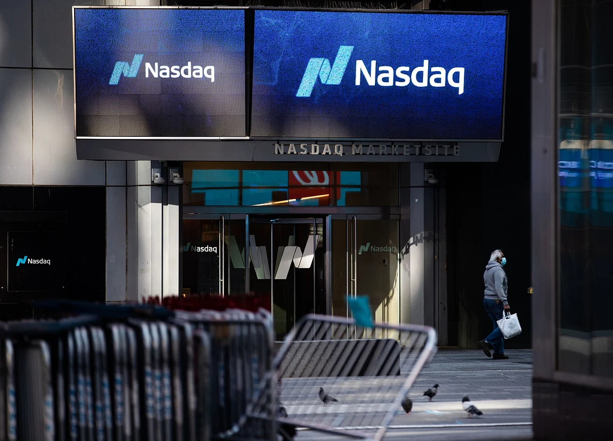 Nasdaq Sets a Record as Tech Jumps; Dollar Climbs: Markets Wrap