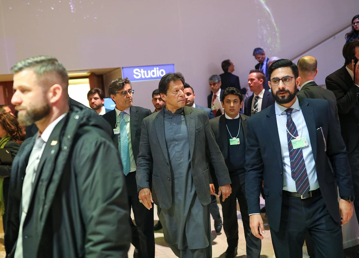 Army Tightens Grip on Pakistan as Imran Khan’s Popularity Wanes