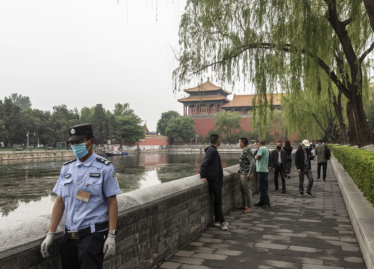 Beijing Shuts Schools to Stem Virus as Cases Spread Beyond City