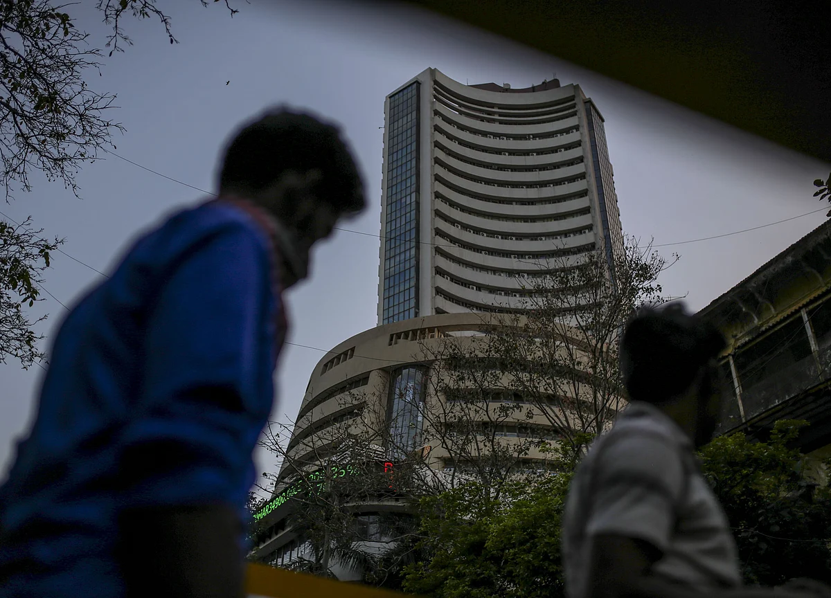 India Stocks Decline as Second-Wave Worries Drag Global Markets