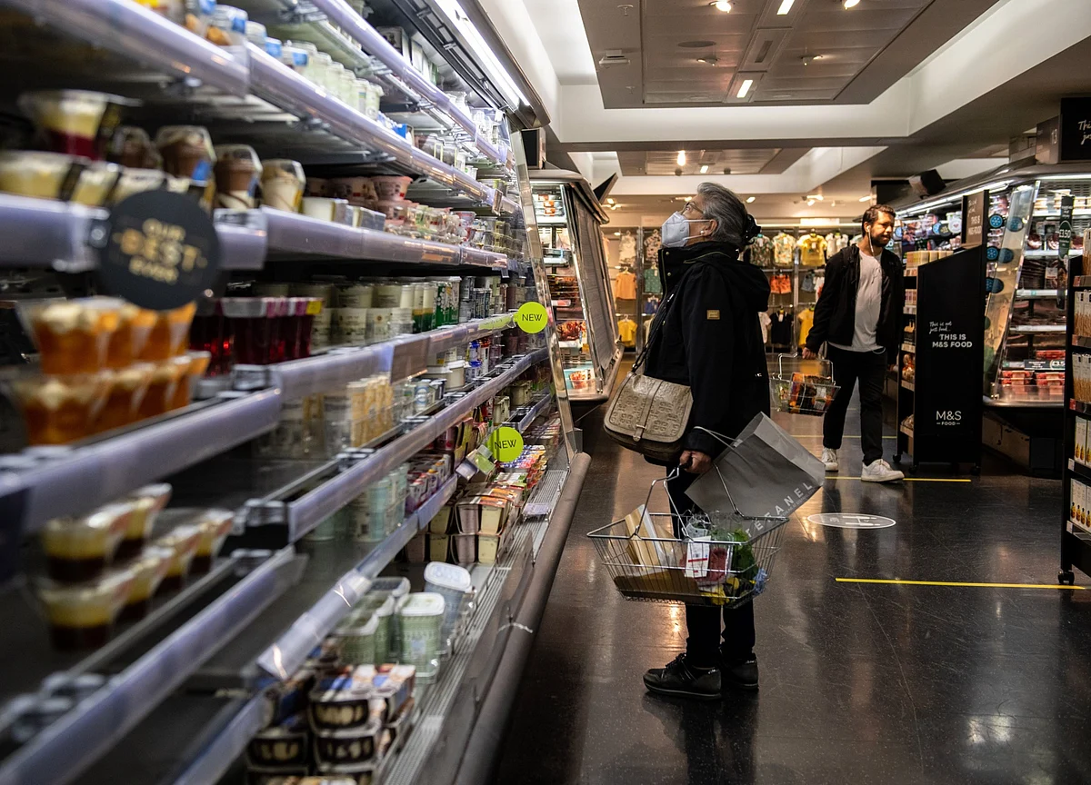U.S. Consumer Sentiment Posts Surprise Drop After Surge in Virus