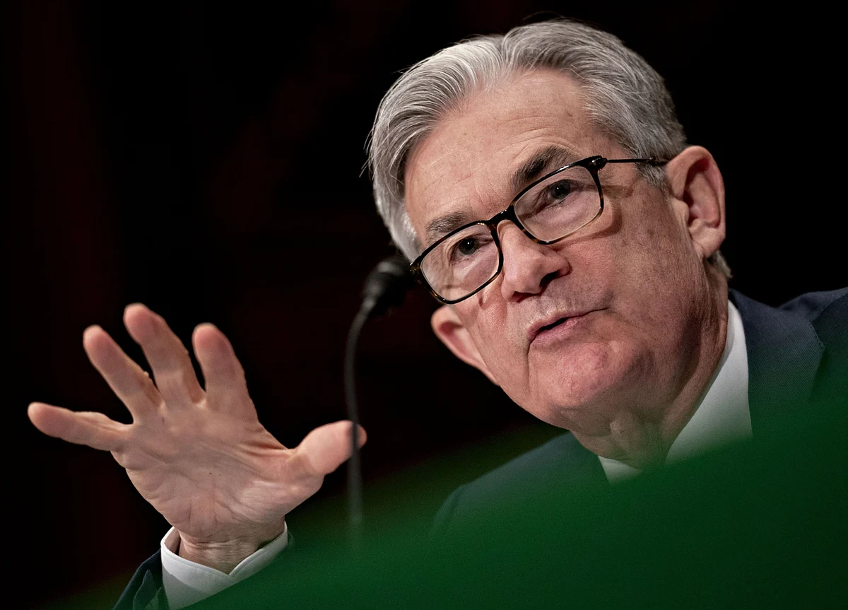 Dovish Powell Sees Fed Keeping Foot on Gas Until Jobs Come Back