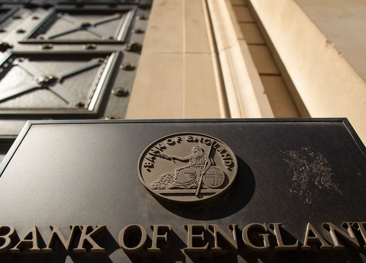 BOE Walks the Line Between Quick Rebound and Fragile Job Market
