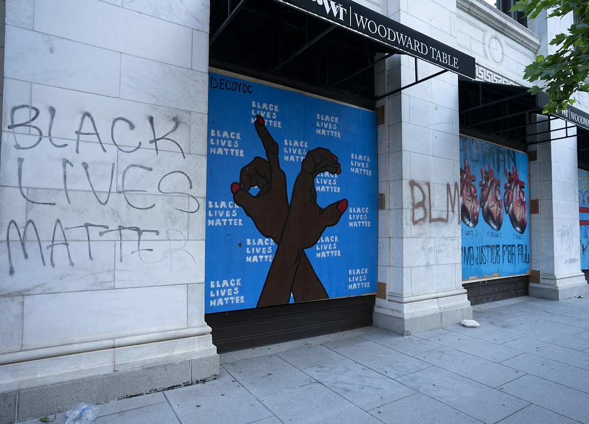 ‘Are Your Lungs Worth More?’ An Artist Captures the Protests in New York
