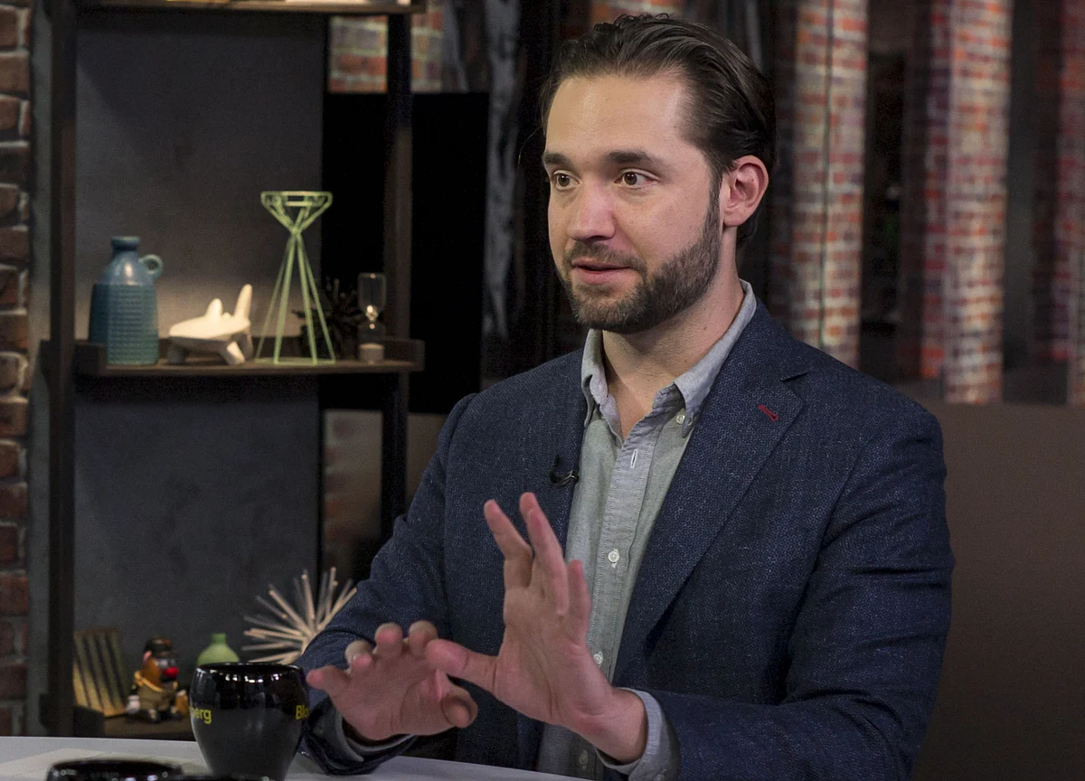 Reddit Co-Founder Resigns, Urges Black Board Replacement