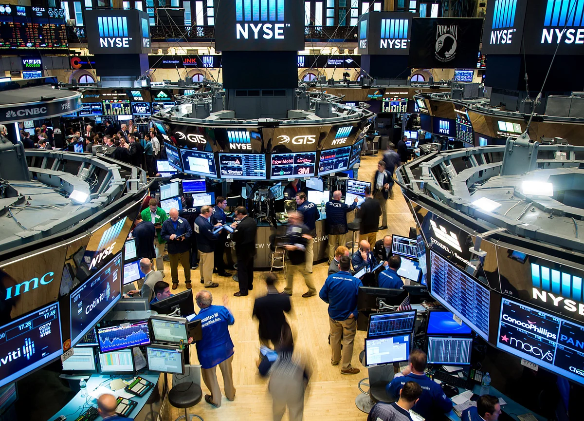 Pessimistic Pros Missed the Big Rally, and So Did Many Americans