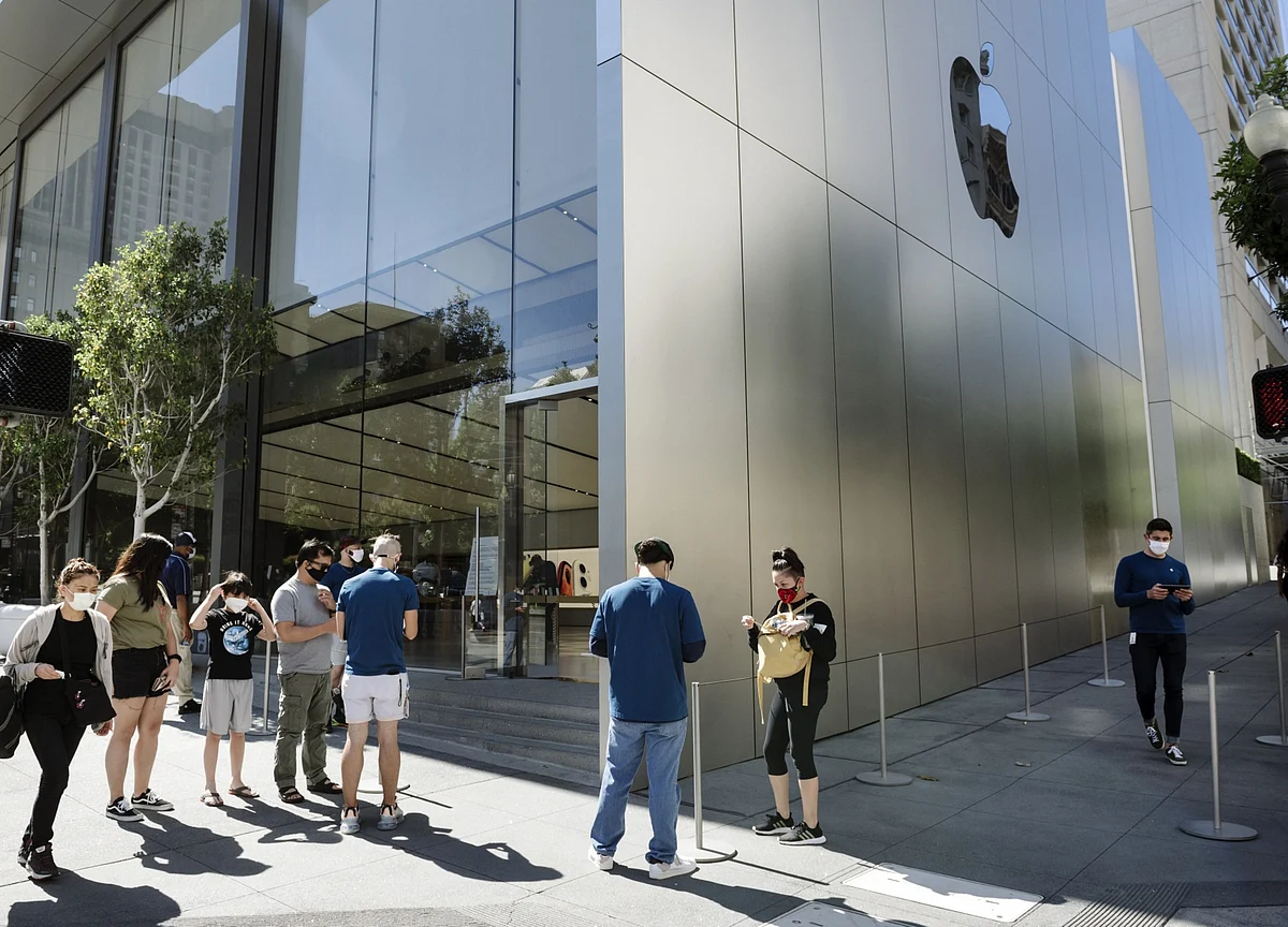 Apple to Close Some U.S. Stores Again as Covid-19 Spikes