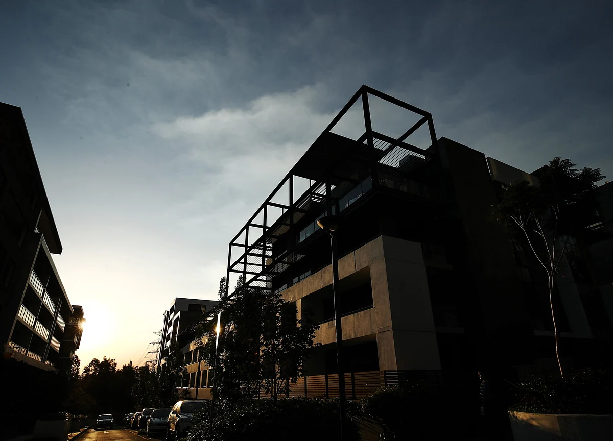 Australia House Prices Fall as Shutdowns Hit Property Market