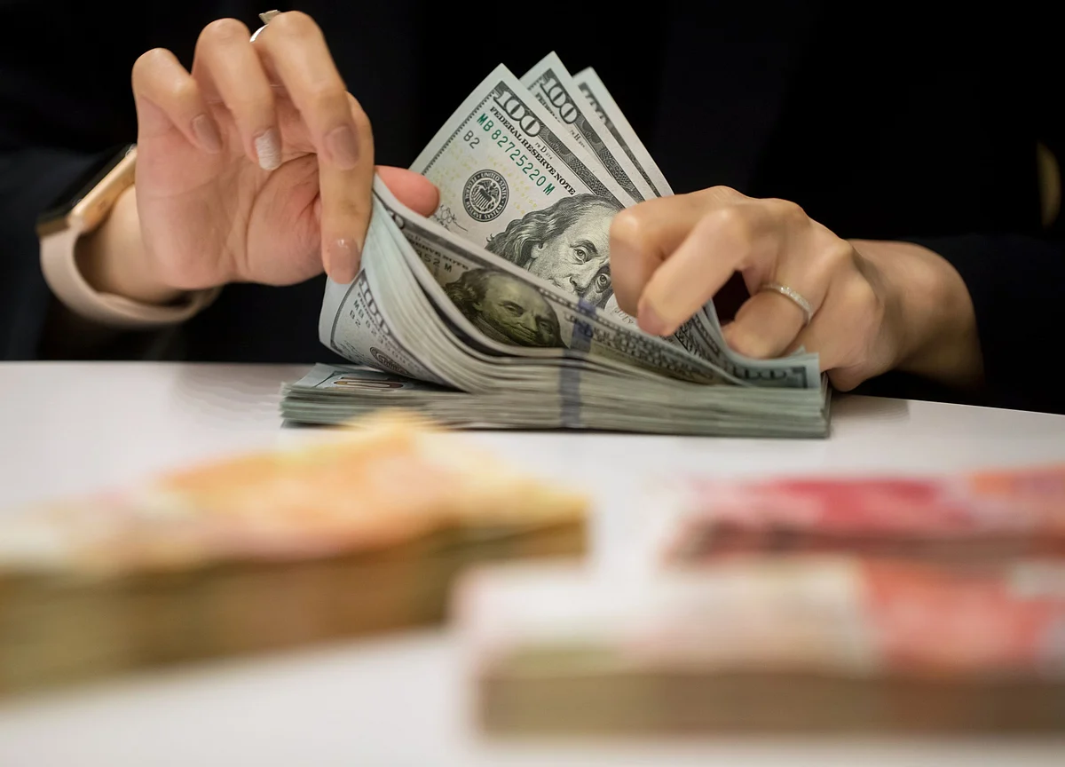 Americans Hold Huge Pile of Cash That’s Key to Economic Recovery
