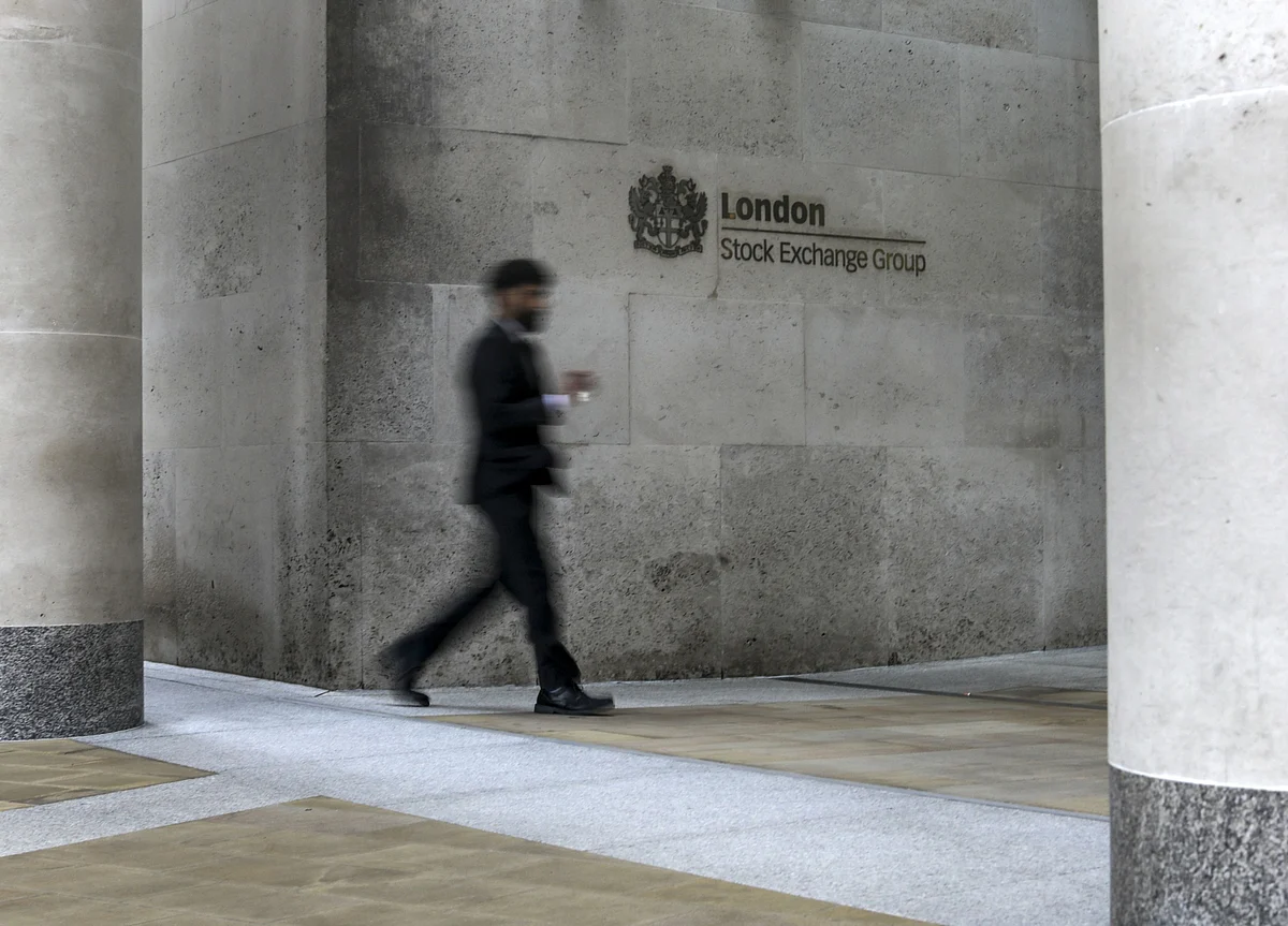 U.K. Economy’s 20% Record Plunge Adds Pressure for More Aid