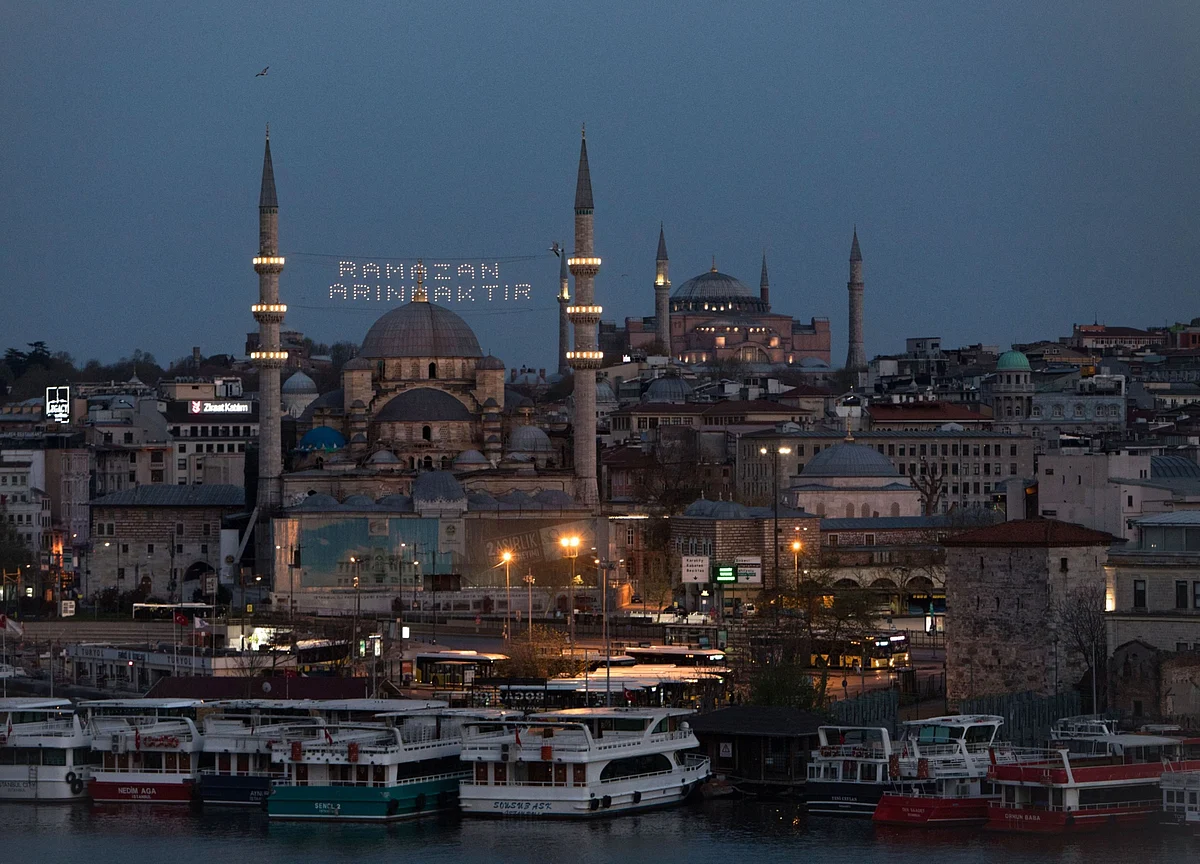 Surging Turkish Money Supply Revives Fear of Inflation Spurt