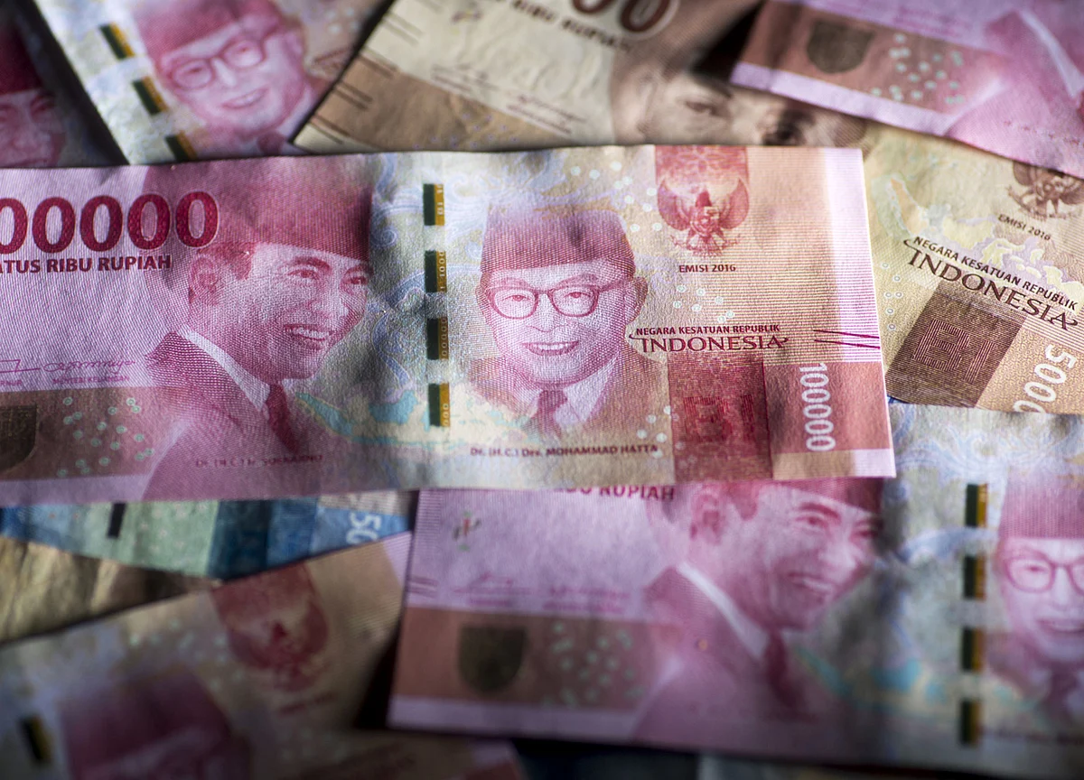 Battered Rupiah Likely to Face Another Month of Losses