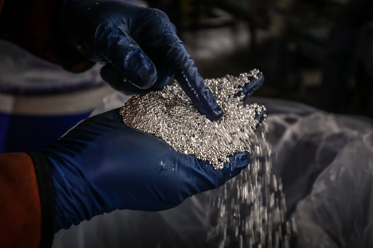 Silver Rises Above $20 an Ounce for First Time Since 2016