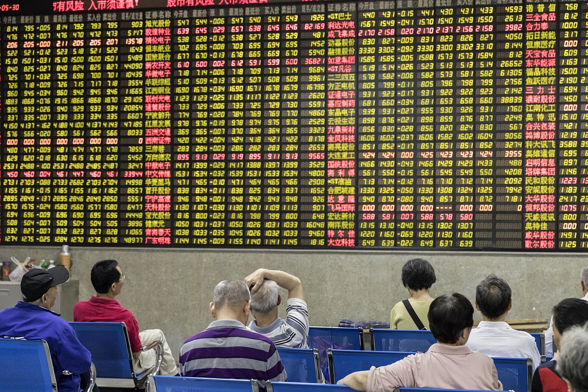 Stocks ‘Juggernaut’ Extends Rally; Dollar Weakens: Markets Wrap