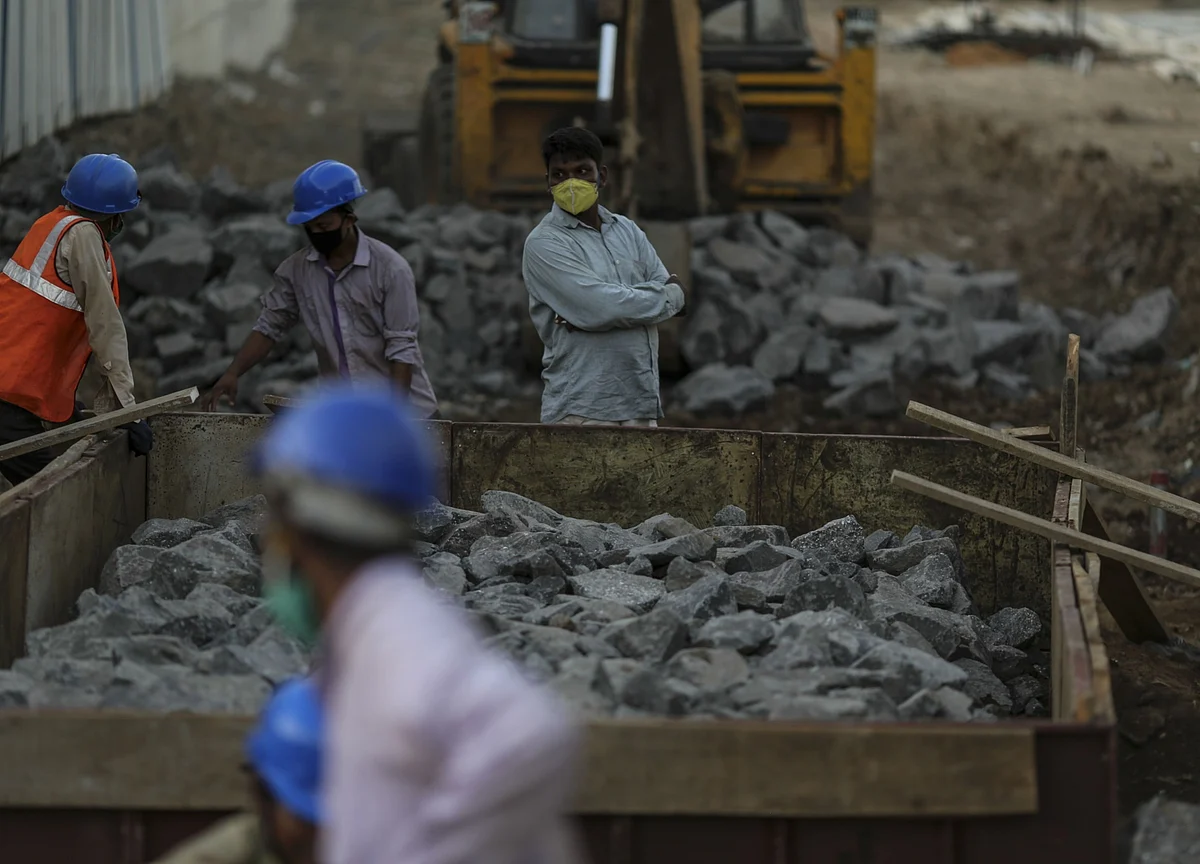 Plunge in Capital Spending Set to Prolong India’s Slump