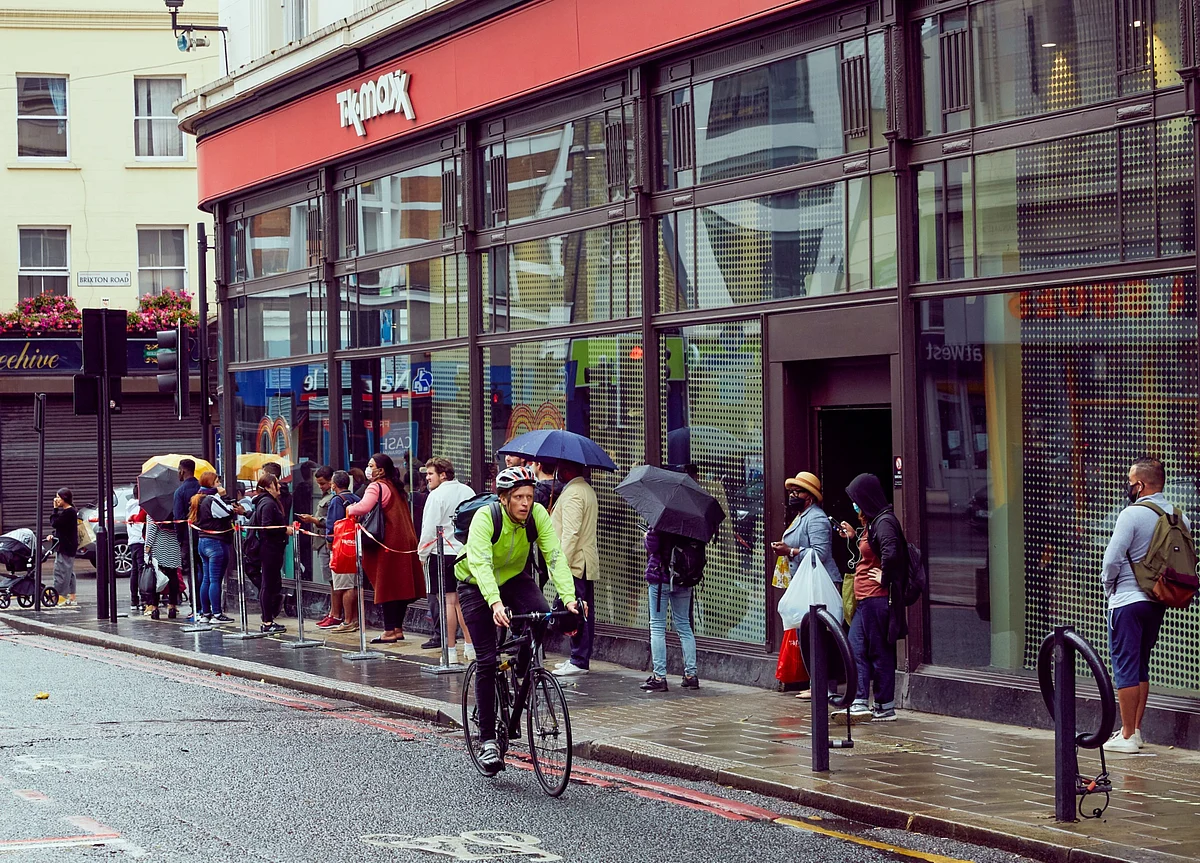 U.K. Economy Weakens at a Slower Pace in Lighter Lockdown