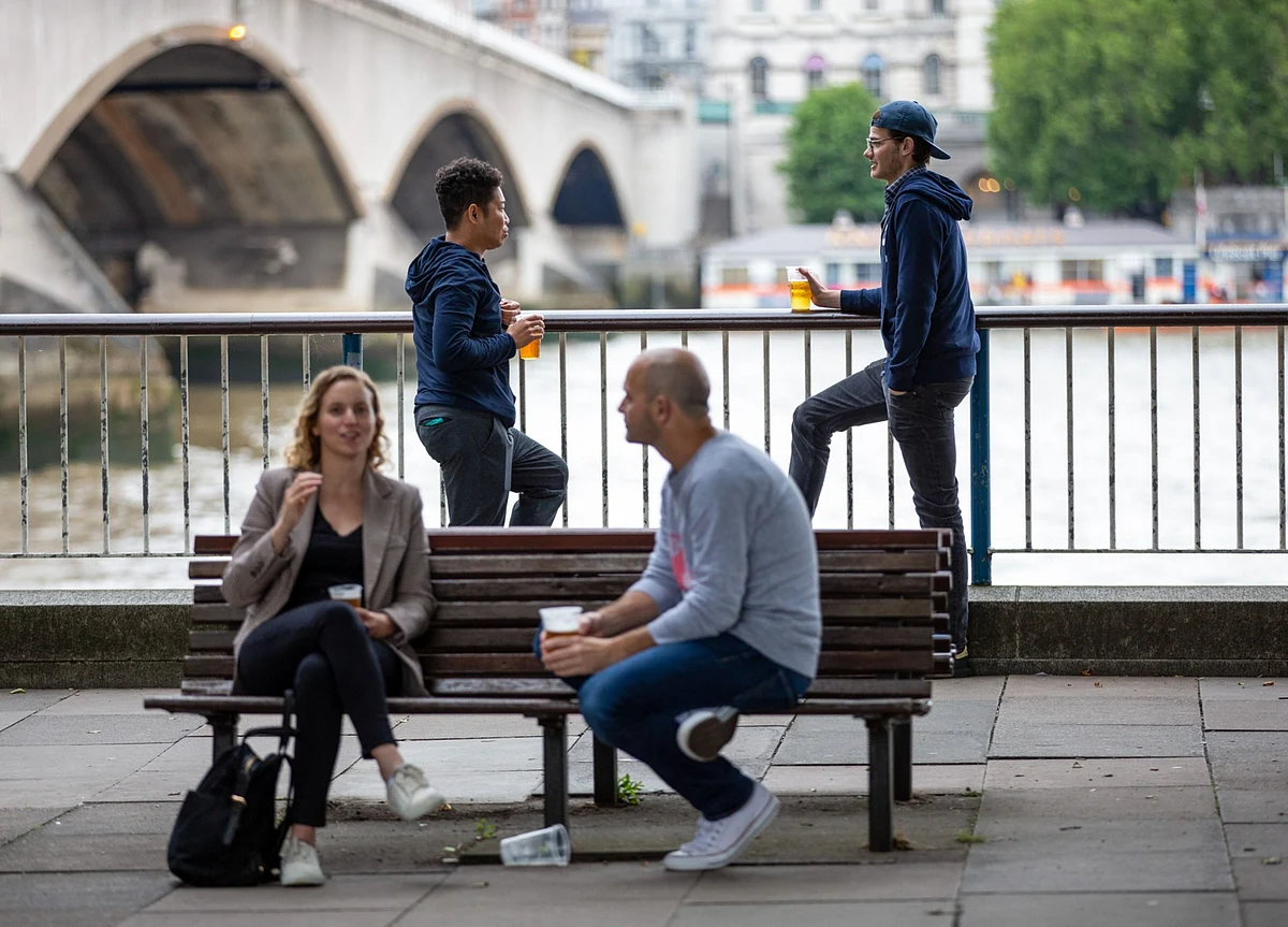U.K. Living Standards Post Biggest Drop Since 1970s Oil Crisis
