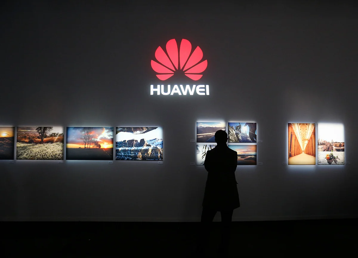 Johnson Urged to Ban Huawei in U.K. 5G Networks by End-2021