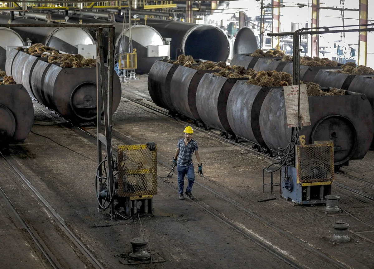 India’s Palm Oil Imports Climb to 5-Month High on Low Stockpiles