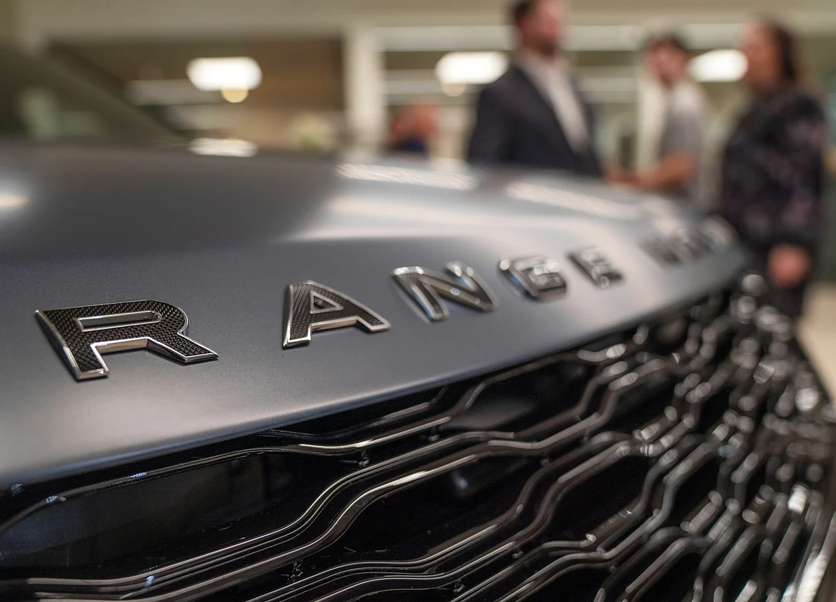 Range Rovers for $930 a Month Aimed at Commitment-Wary Brits