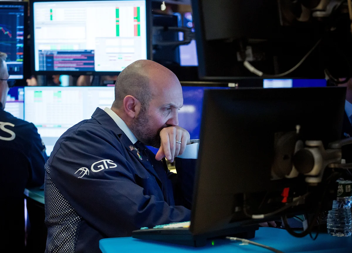 Behind the Relentless Stock Rally, Waves of Anxiety Are Building
