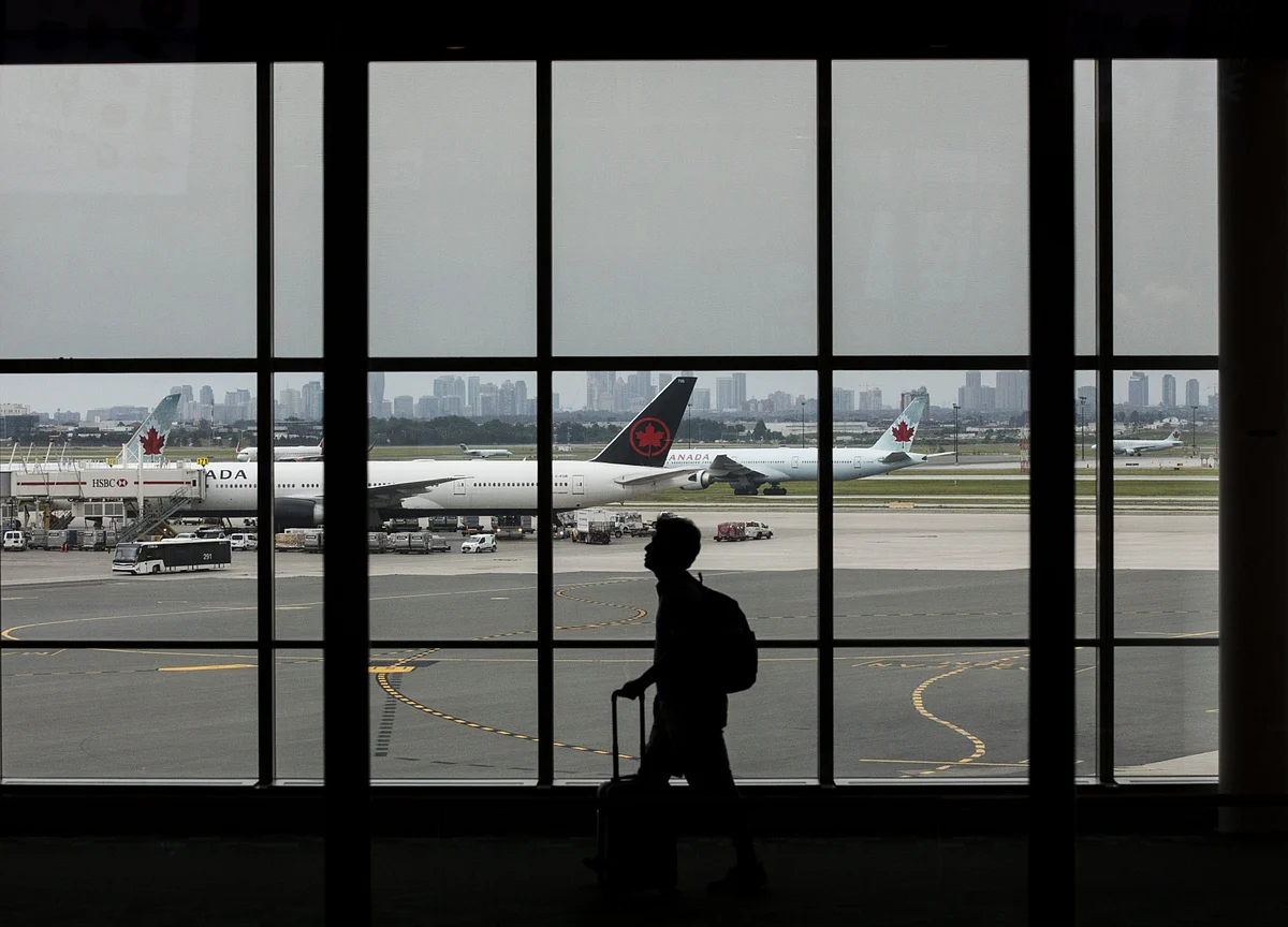 Global Air Passenger Slump to Last Until 2023, Moody’s Says