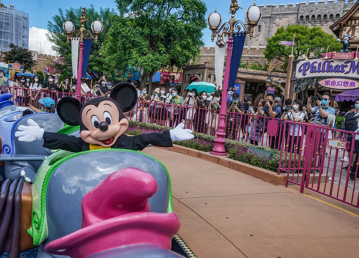 Facebook’s Top Advertiser Disney Cuts Ad Spending, WSJ Says