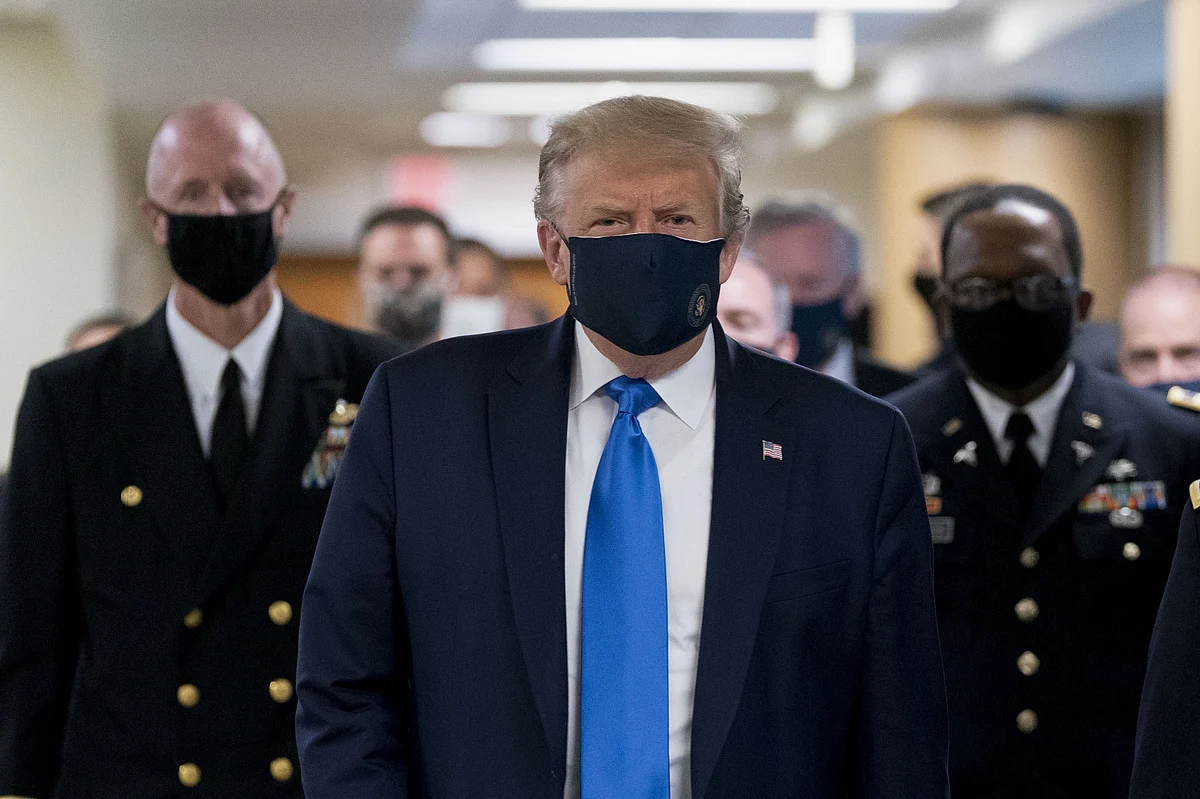 Trump Wears Face Mask During Visit to Walter Reed Hospital