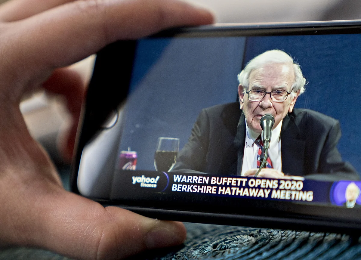 Buffett Dropping Down World’s Richest Ranks as Tech Titans Surge