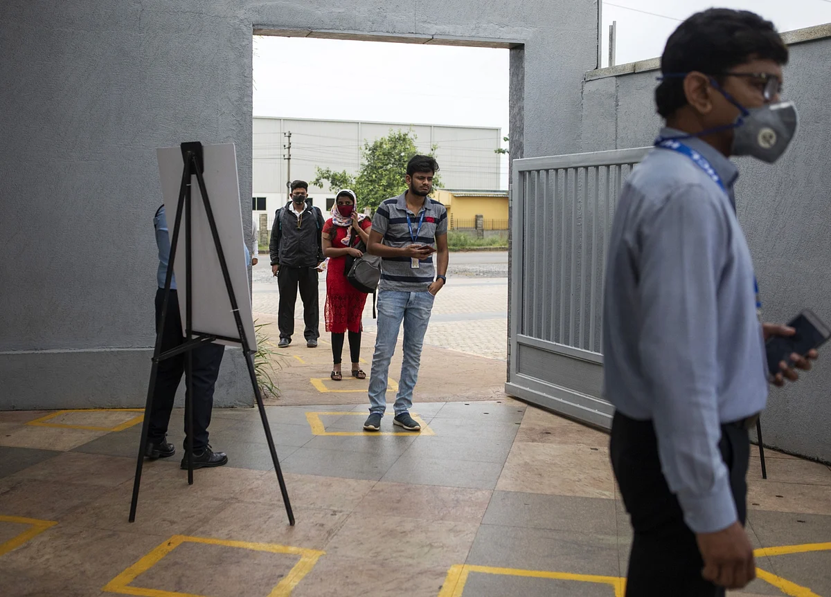 India’s Services Gauge Improves for Second Consecutive Month